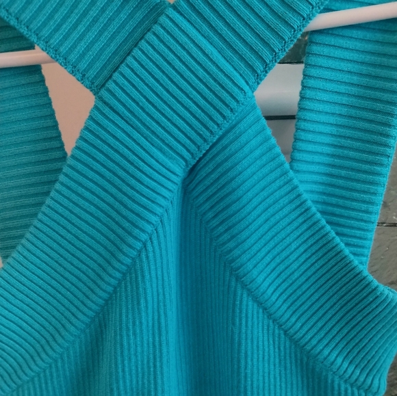 Top - Picture 2 of 4